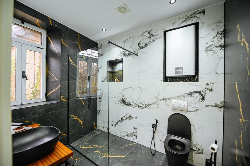 Mon Ami Boutique Hotel Shkodër Esterno foto