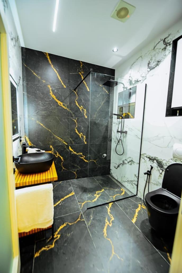 Mon Ami Boutique Hotel Shkodër Esterno foto